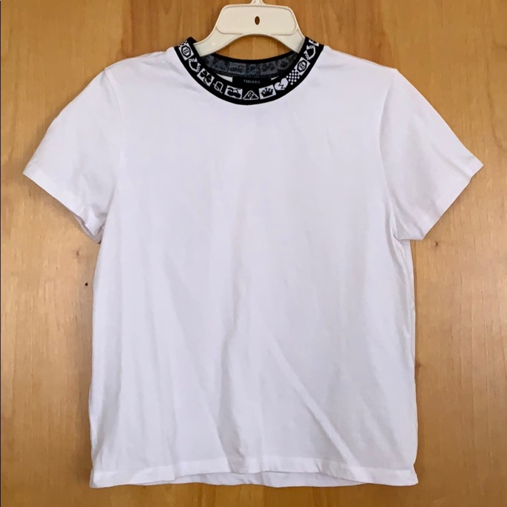 Forever 21 T-Shirt